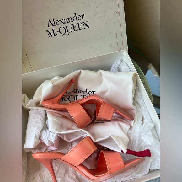 SALE✨ALEXANDER MCQUEEN double bucket pink mule in apricot 🌷 - Picture 13 of 15